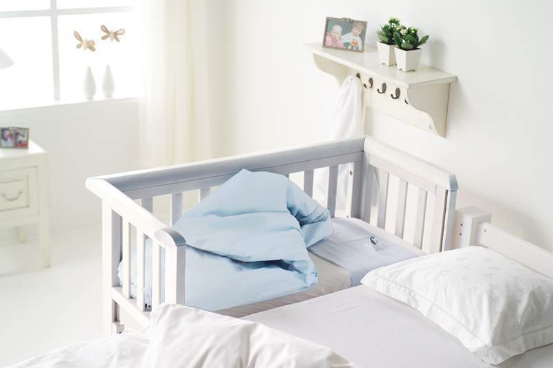 baby sleeper that attaches to bed